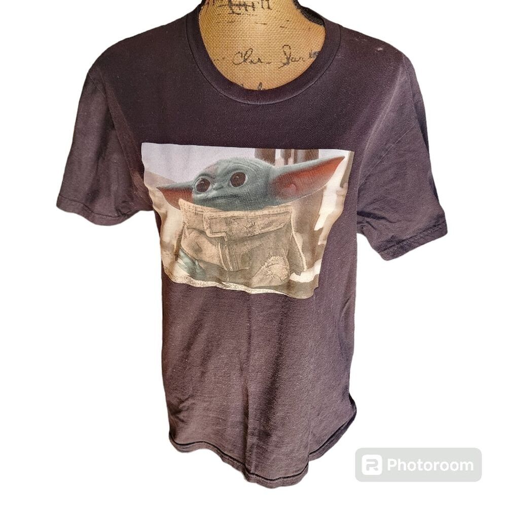 Star Wars The Mandalorian The Child Graphic Tee Womens SZ Medium Kidcore Novelty